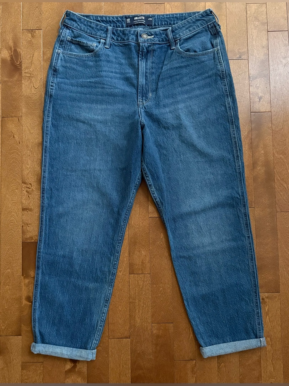 Hollister Ultra High-Rise Mom Jeans | Size 14R (W32)